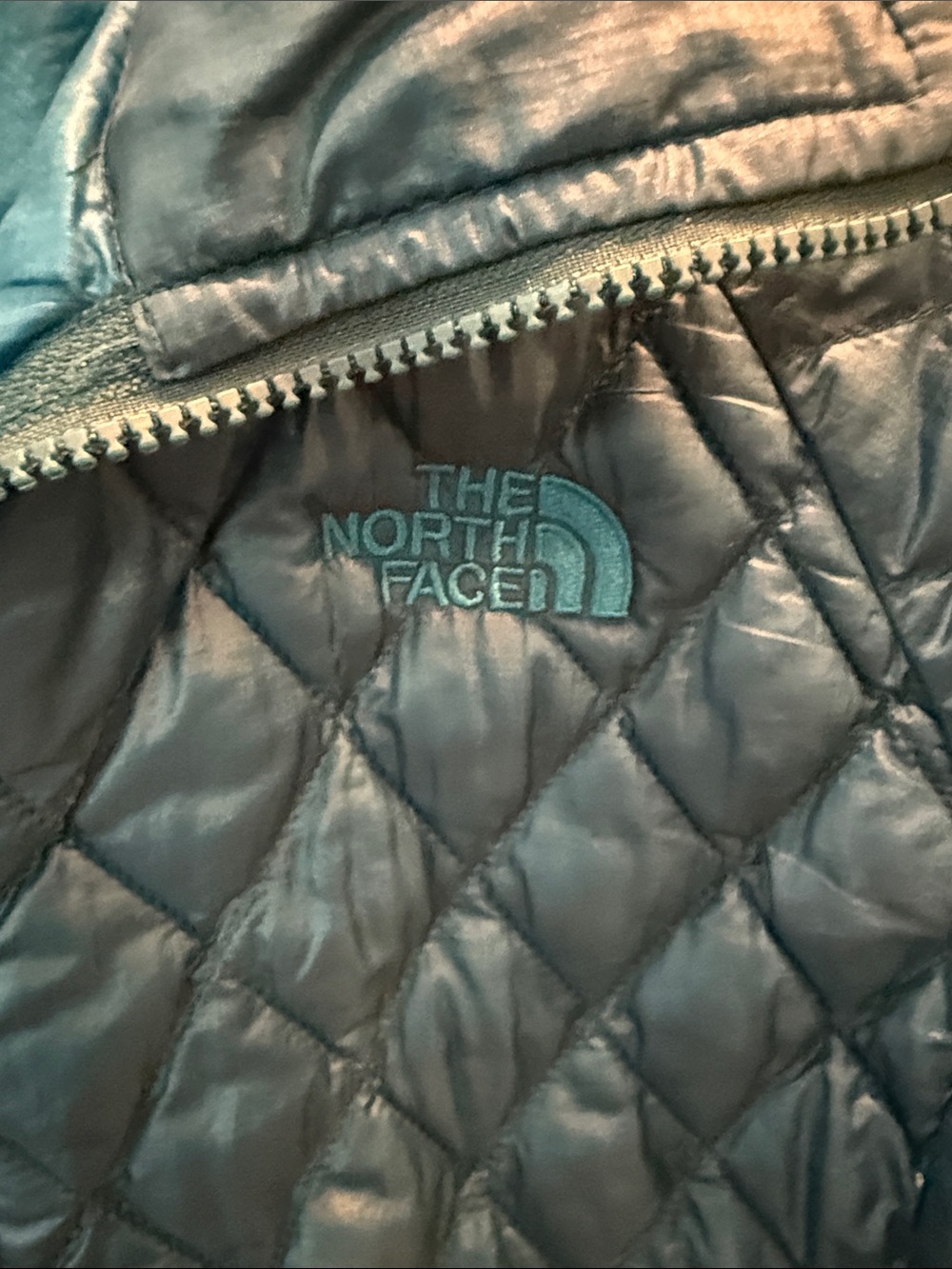 The North Face Ladies Teal Quilted Puffer Jacket - Picture 7 of 8